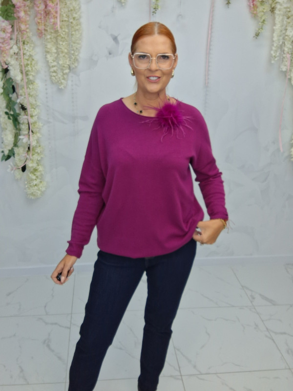 SWETER Z POMPONEM